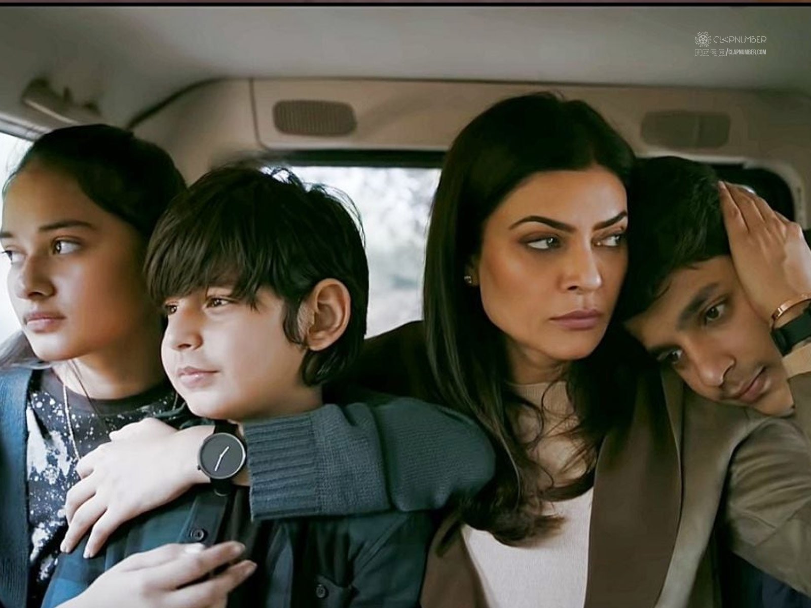 Sushmita Sen announces 'Aarya' season 2