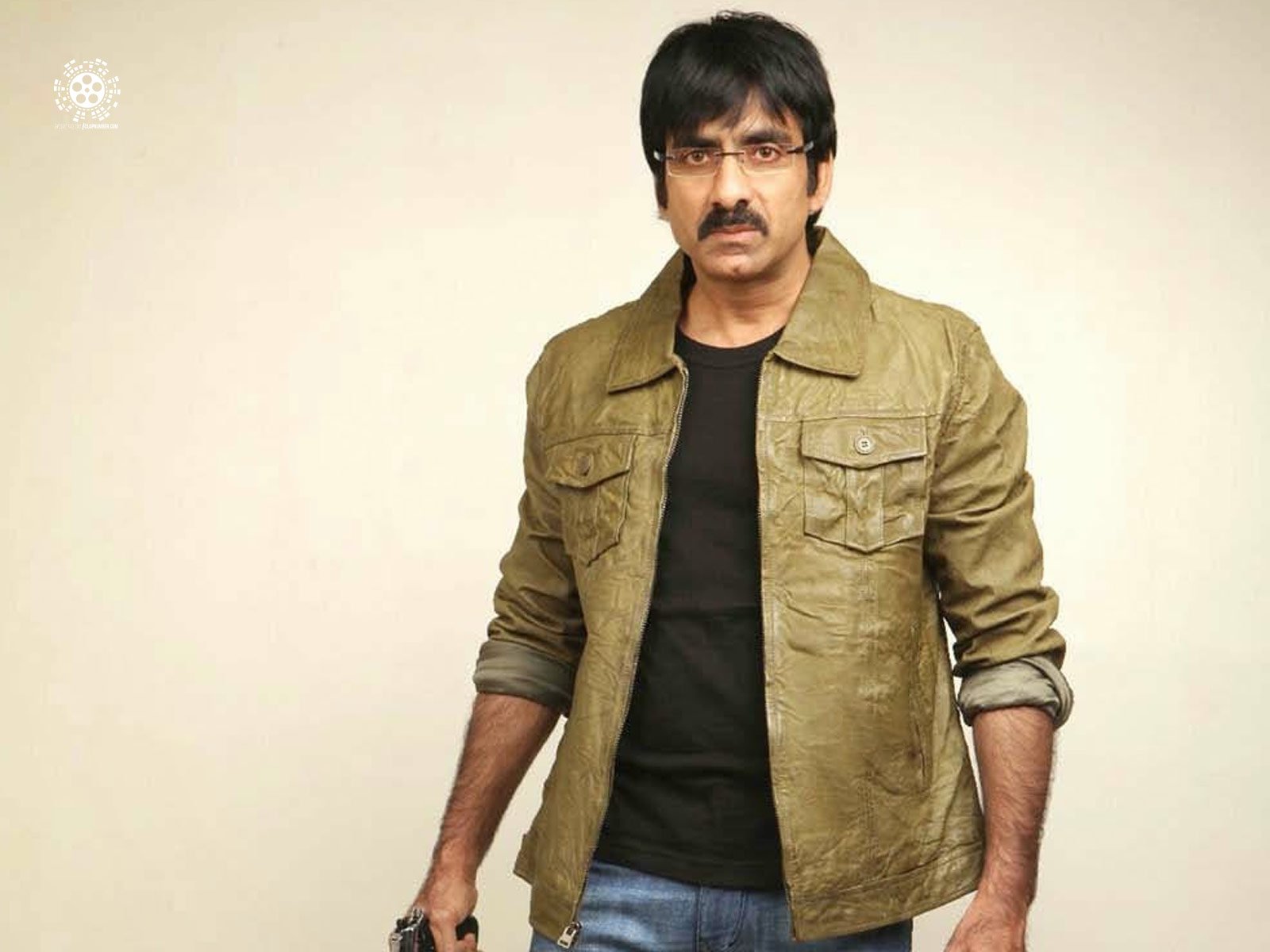 'Gaali Sampath' Girl To Romance Ravi Teja