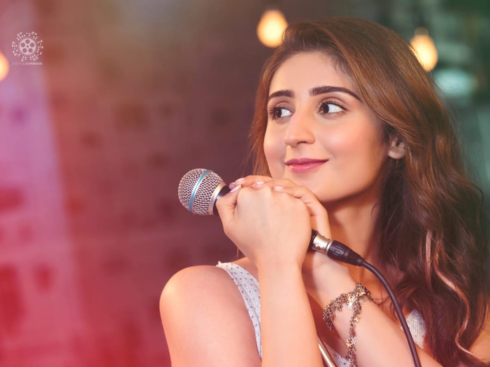 Dhvani Bhanushali To Come Up With A Romantic Single 'Radha'