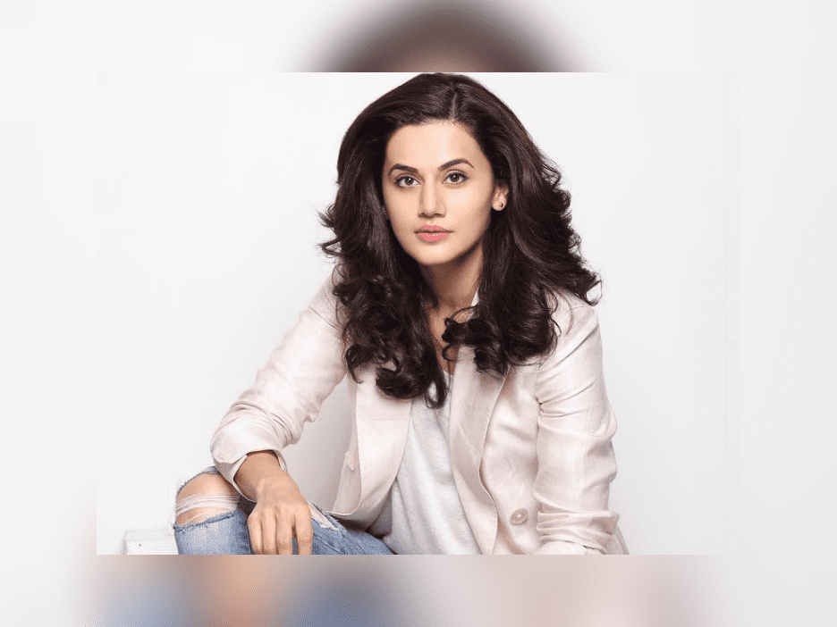 Taapsee has won the Filmfare Award and we cannot stop hyping about it!