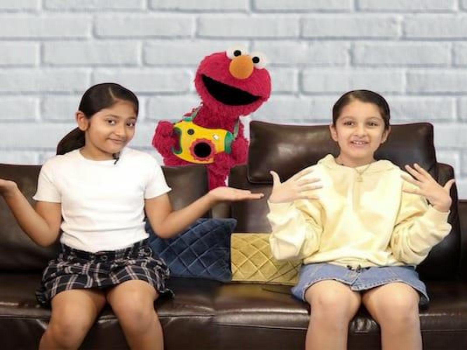 Aadya and Sitara's playful rendezvous with Elmo from Sesame Workshop India!