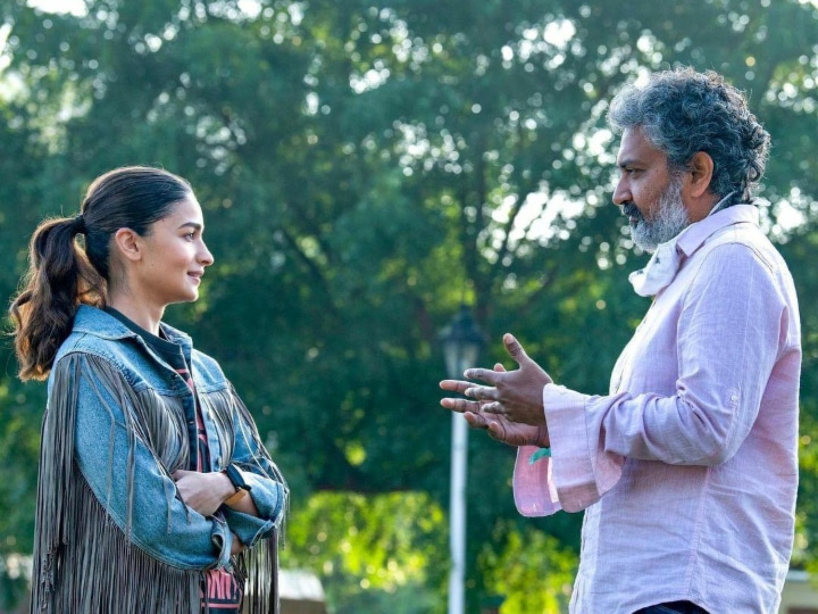 Alia Bhatt charges a whopping 5 crores to the RRR team!