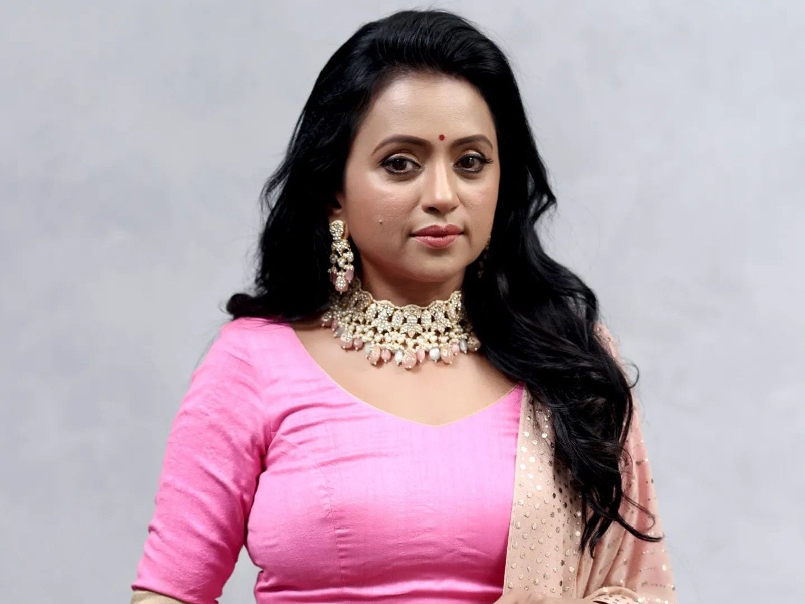 Suma sang a Telugu rap song in Jayamma Panchayathi