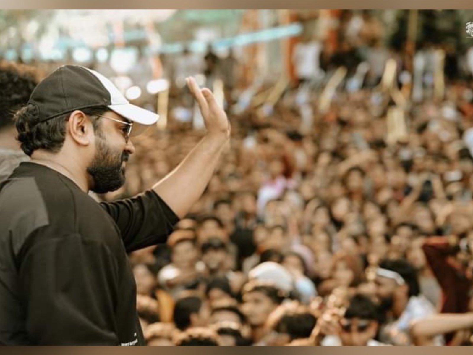 "Nivin Pauly Amidst An Ocean Of Highly Excited Fans"