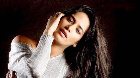 Bollywood Starlet Poonam Pandey Sadly No More!