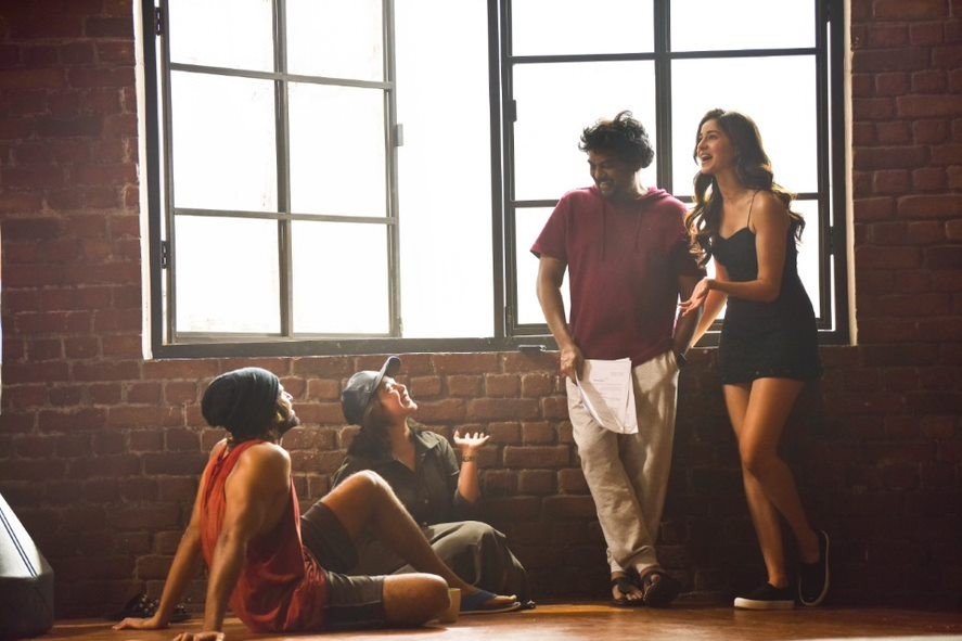 VD10 still 2