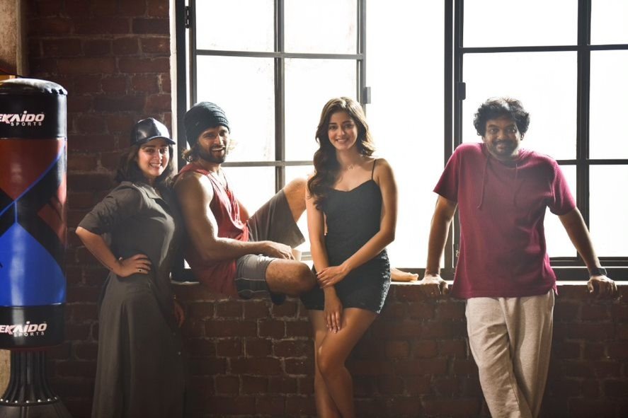 VD10 still 5