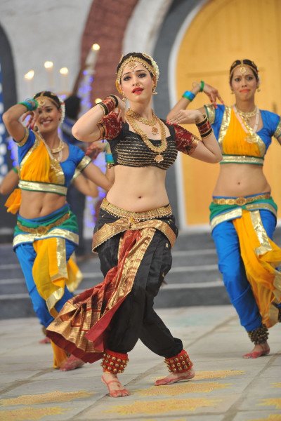 Cameraman Gangatho Rambabu still 2