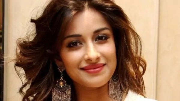 Nyra Banerjee ( Madhurima )