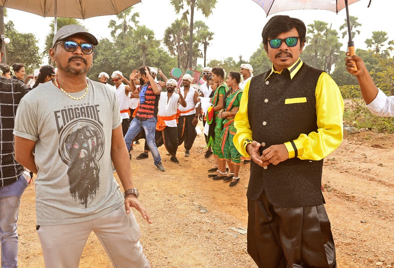 Bazar Rowdy still 8