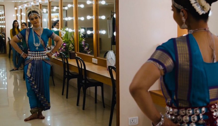 Tribhanga still 4