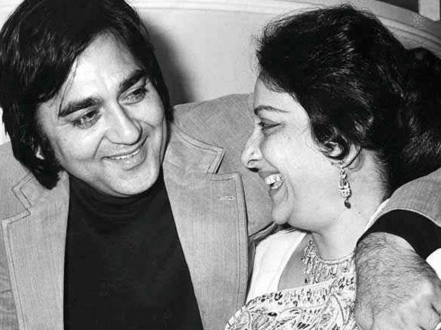 Sanjay Dutt's anniversary wishes to his parents