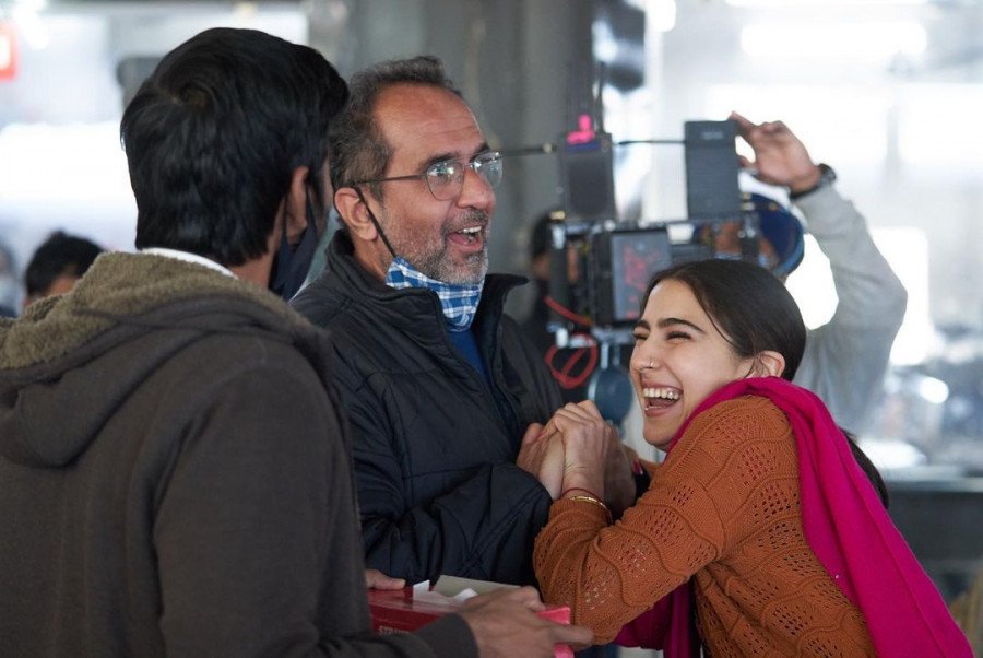 Atrangi Re still 6