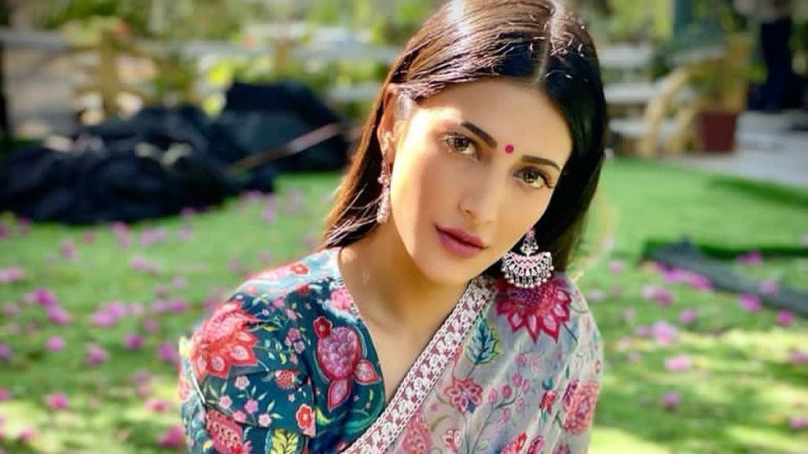 Shruti Haasan Shares a Rock-Chic All-Black Look on Instagram