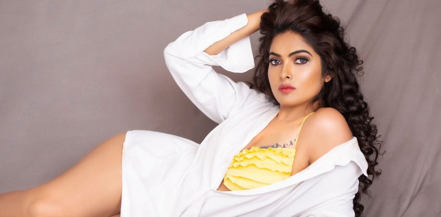 Divi Vadthya