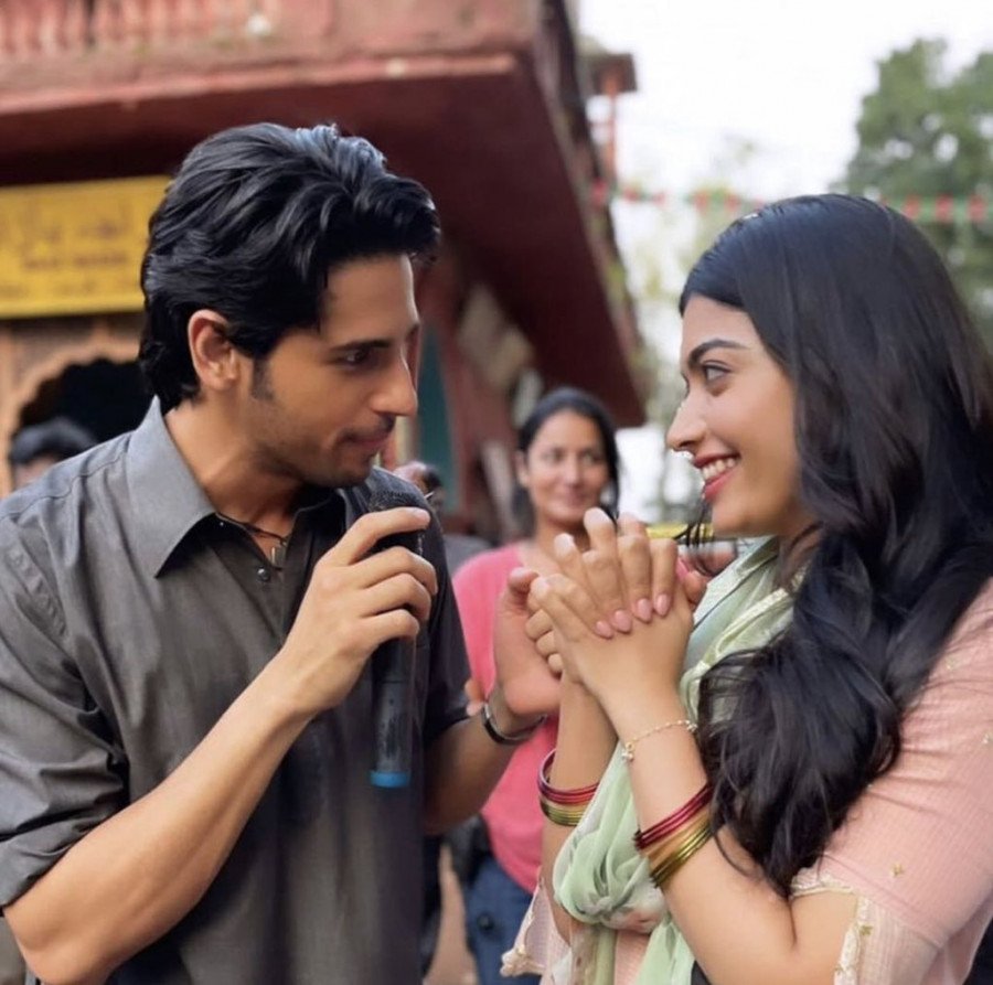 Mission Majnu still 5