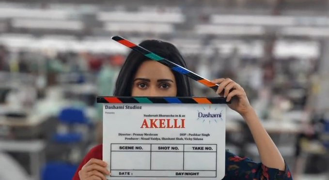 Akelli still 2