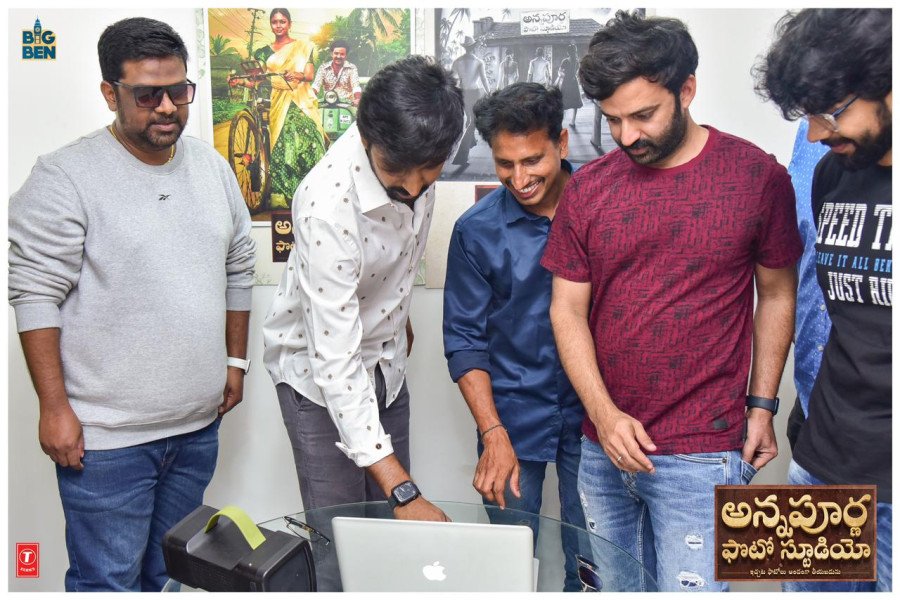 Annapurna Photo Studio still 7