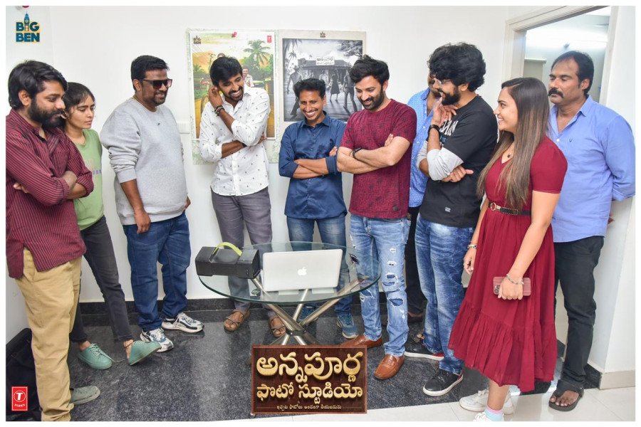 Annapurna Photo Studio still 8