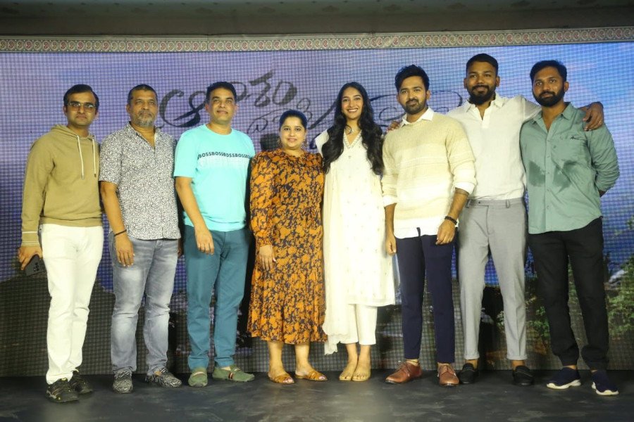 Aakasam Dhaati Vasthaava still 1