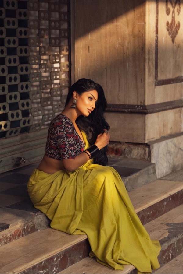 Chandrika Ravi