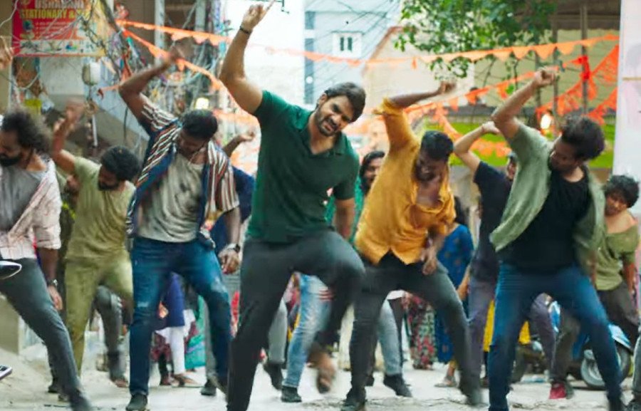 Bhaje Vaayu Vegam backdrop