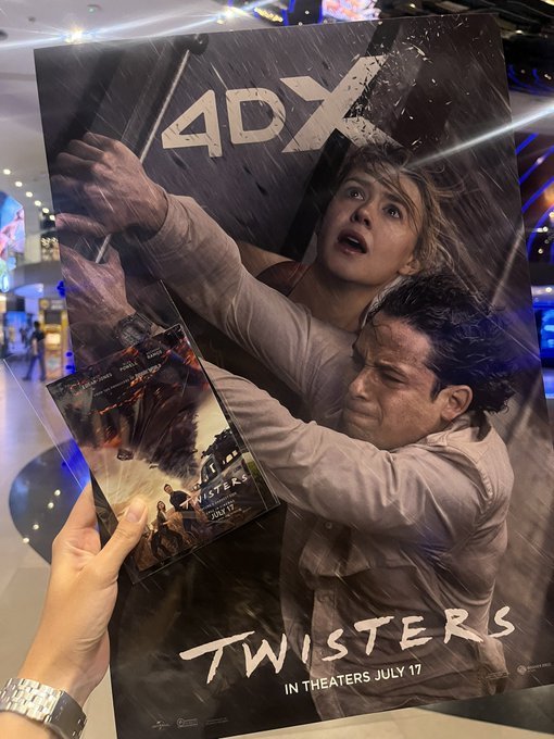Twisters still 3