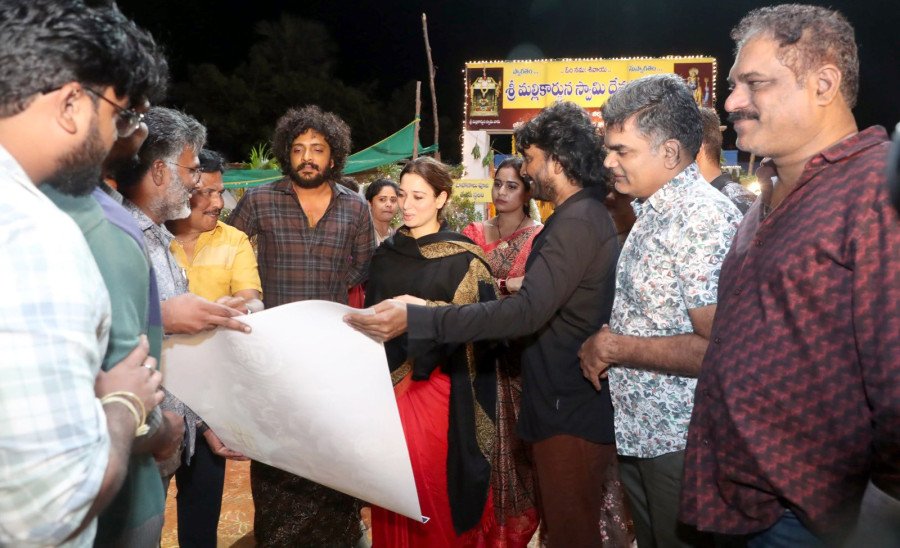 REVU still 3