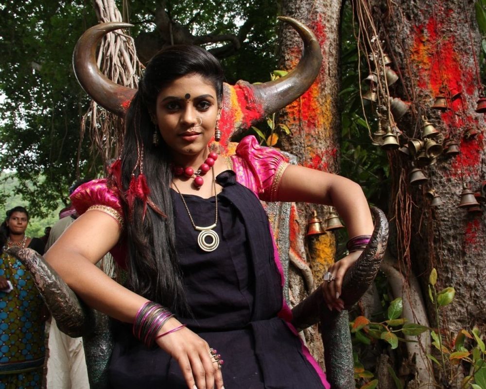 Bottu still 7