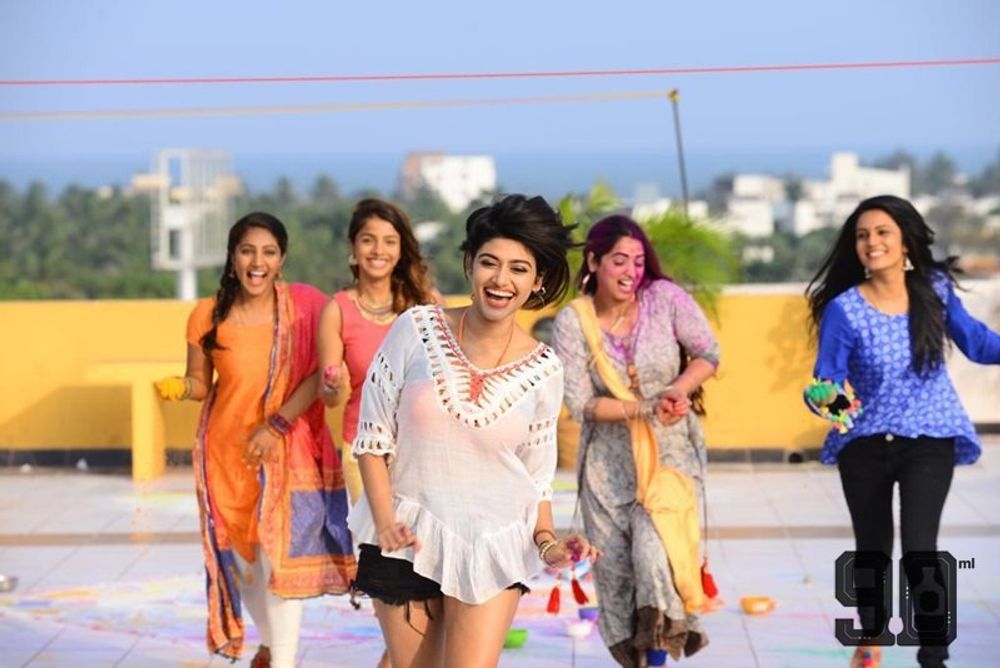 Idhi Chaala Thakuvva backdrop