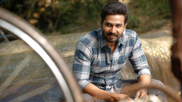 Irandu Vaanam backdrop